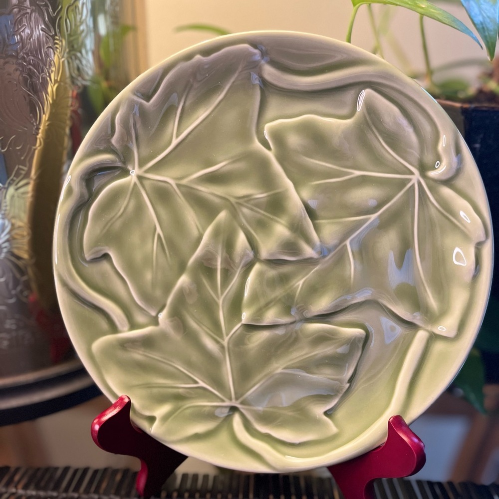 Vintage Franciscan Green Embossed Sculpted Ivy Salad/Dessert Plates (6) - Picture 3 of 4